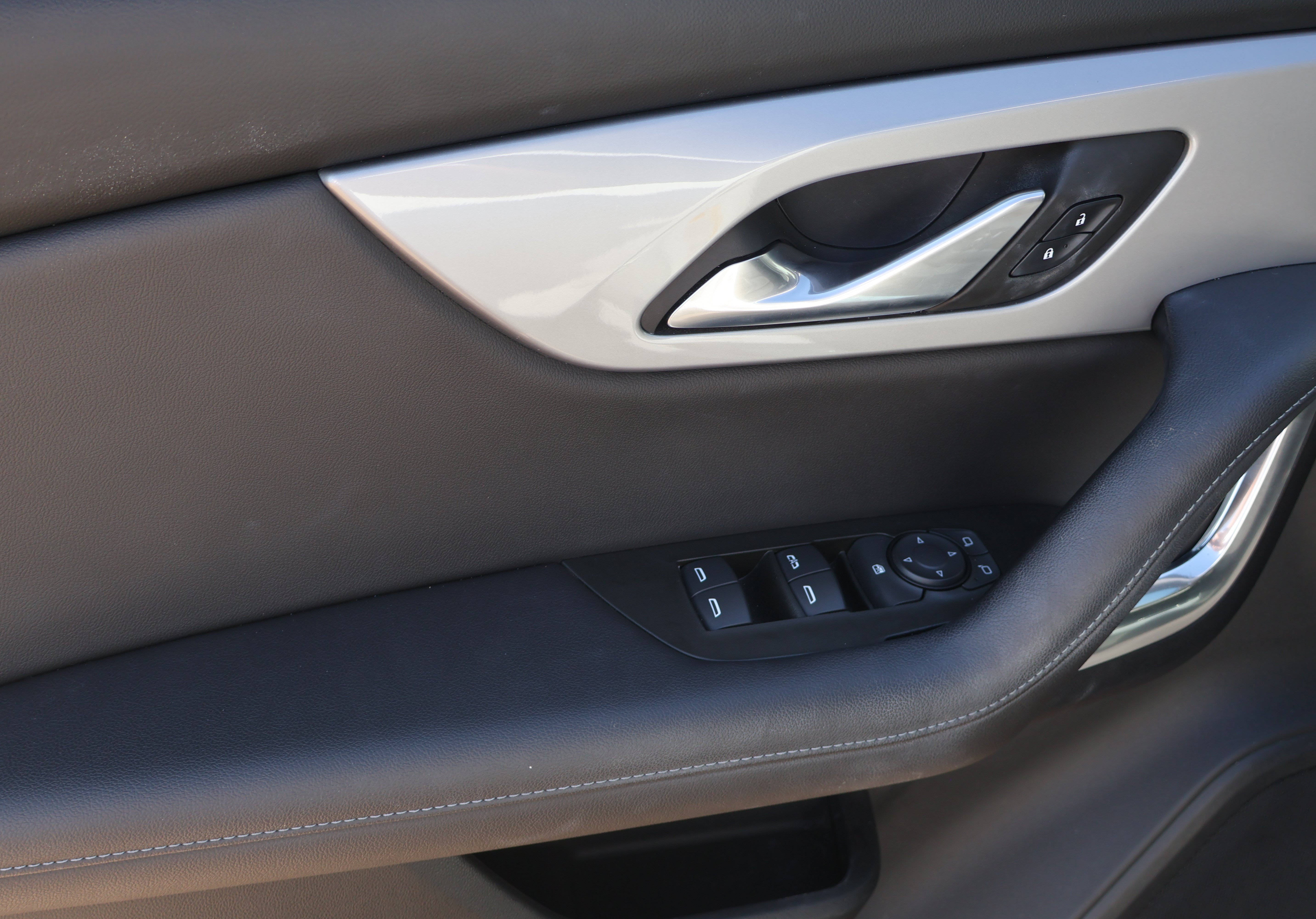 Used 2022 Chevrolet Blazer LT w/ Midnight/Sport Edition FWD image 11