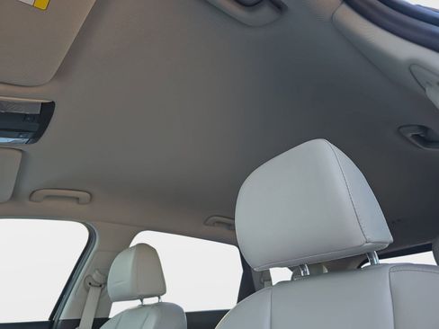 Used 2023 Kia Sorento S image 32