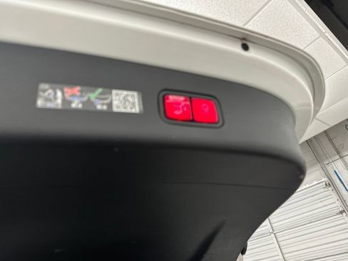 Certified 2025 Mercedes-Benz GLC 300 image 27