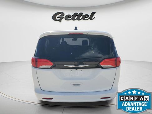 Used 2024 Chrysler Voyager LX image 5