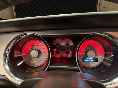 Used 2010 Ford Mustang GT Premium image 28