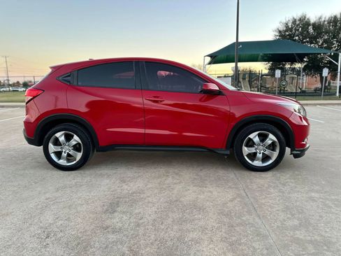 Used 2017 Honda HR-V LX image 4