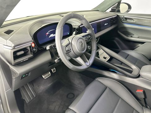 Certified 2025 Porsche Macan Turbo Electric AWD/4WD image 4