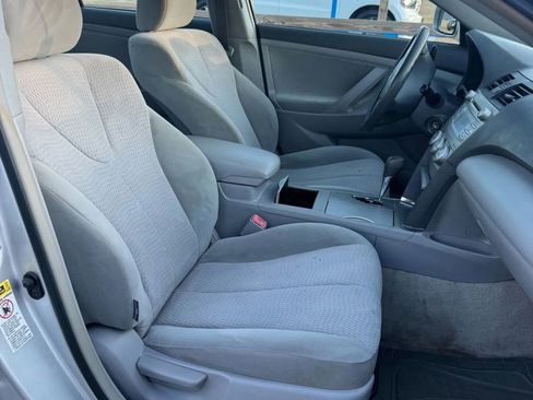 Used 2010 Toyota Camry LE image 11