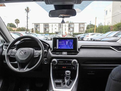 Used 2023 Toyota RAV4 XLE FWD image 12