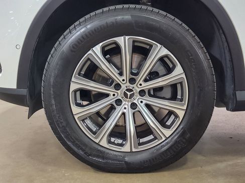 Used 2025 Mercedes-Benz GLC 300 4MATIC image 28