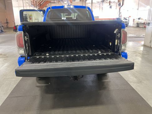 Used 2021 Toyota Tacoma TRD Sport AWD/4WD image 26