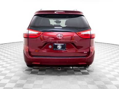 Used 2015 Toyota Sienna XLE image 5