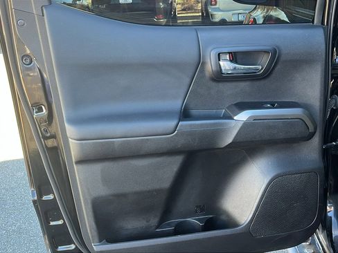 Used 2023 Toyota Tacoma TRD Off-Road image 19
