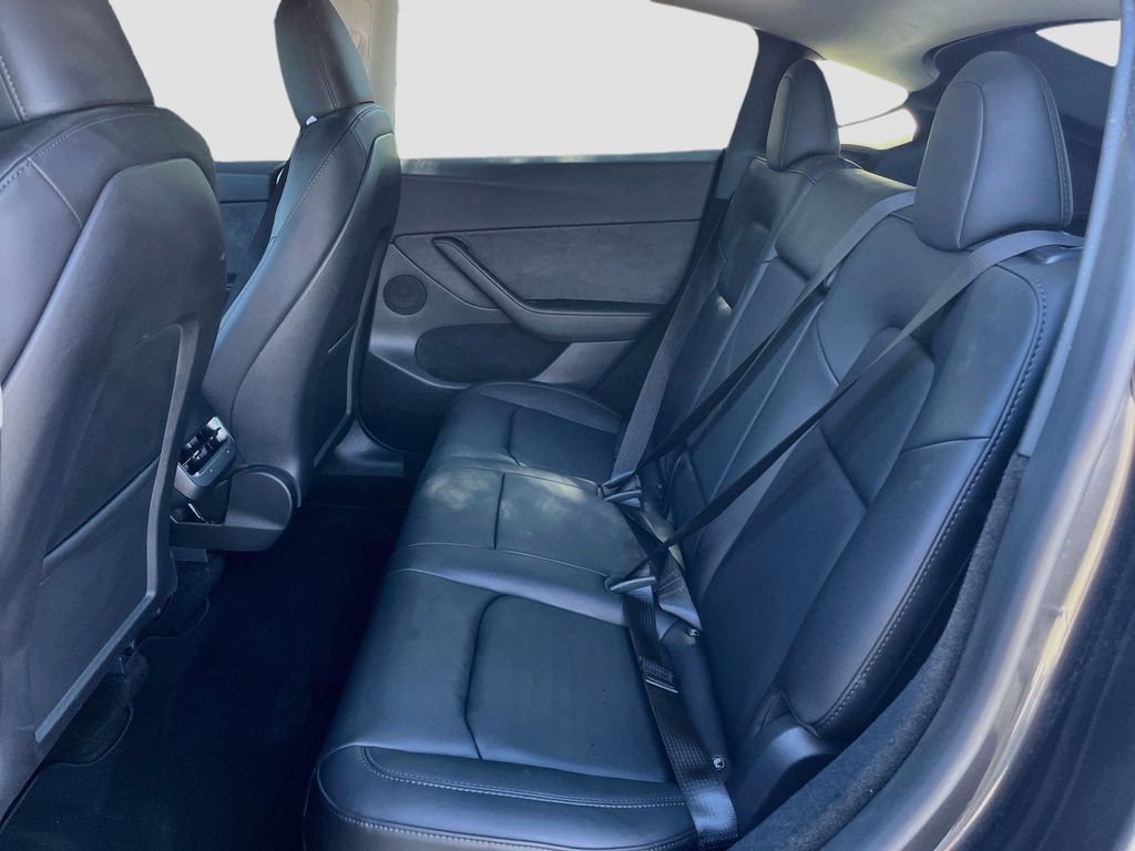 Used 2024 Tesla Model Y Long Range AWD/4WD image 24