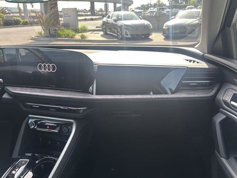 Used 2025 Audi Q5 Premium Plus w/ Premium Plus image 11