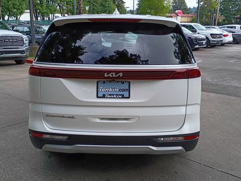 Used 2022 Kia Carnival LX FWD image 5