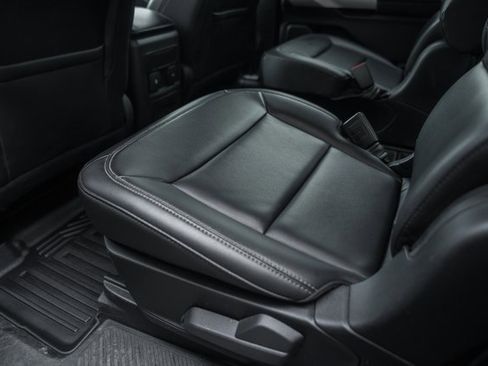 Used 2024 Ford Explorer XLT w/ Equipment Group 202A image 33