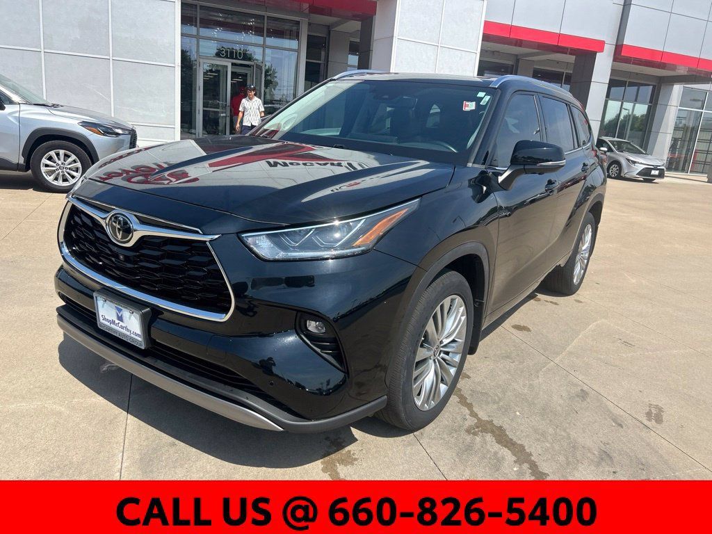 Used 2023 Toyota Highlander Platinum AWD/4WD image 2