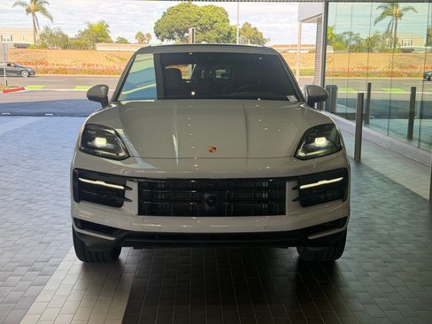 Certified 2024 Porsche Cayenne AWD/4WD image 5