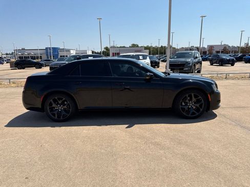 Used 2023 Chrysler 300 S w/ Comfort Group RWD image 5