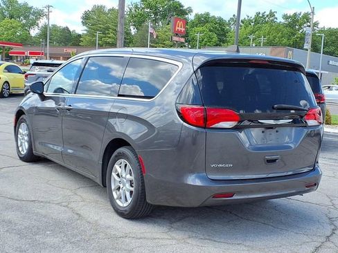 Used 2022 Chrysler Voyager LX FWD image 2