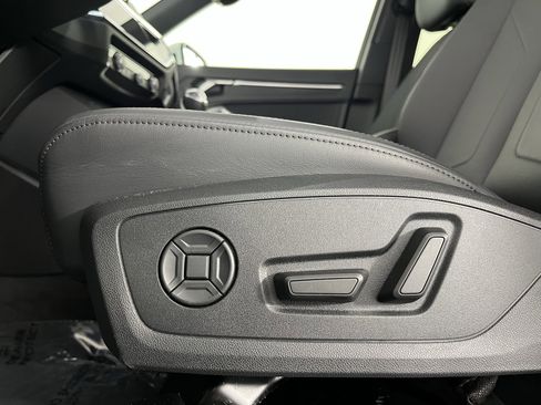 Used 2025 Audi Q3 2.0T Premium w/ Convenience Package image 13