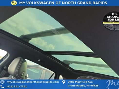Used 2023 Volkswagen Atlas Cross Sport SEL R-Line AWD/4WD image 8