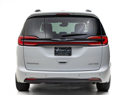 Used 2022 Chrysler Pacifica Limited image 14