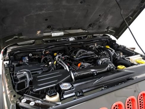 Used 2016 Jeep Wrangler Unlimited Rubicon w/ Connectivity Group image 39