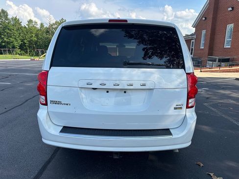 Used 2019 Dodge Grand Caravan SXT FWD image 10