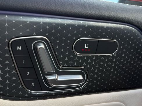 Used 2025 Mercedes-Benz GLB 250 image 25