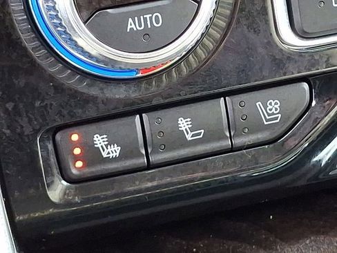 Used 2023 GMC Yukon Denali image 30