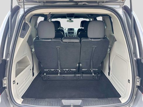 Used 2019 Dodge Grand Caravan SXT w/ Rear Park Assist Package FWD image 35