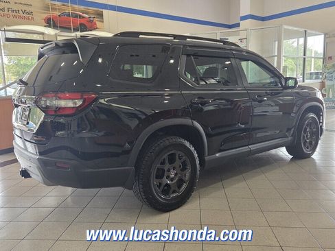 Used 2024 Honda Pilot TrailSport image 4