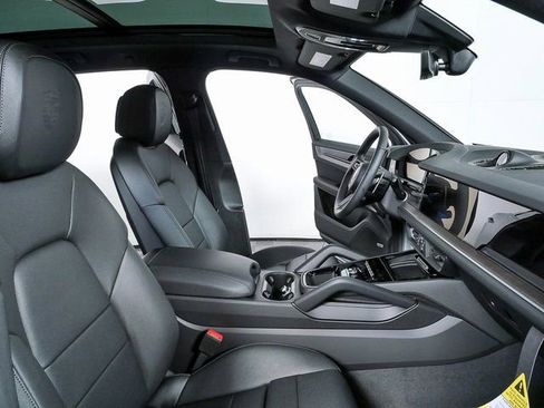 New 2026 Porsche Cayenne image 25