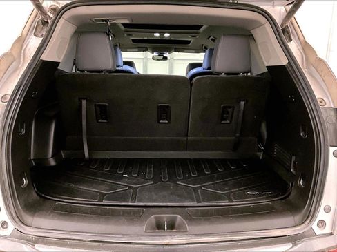 Used 2021 Buick Enclave Essence w/ Sound and Sites Package AWD/4WD image 35