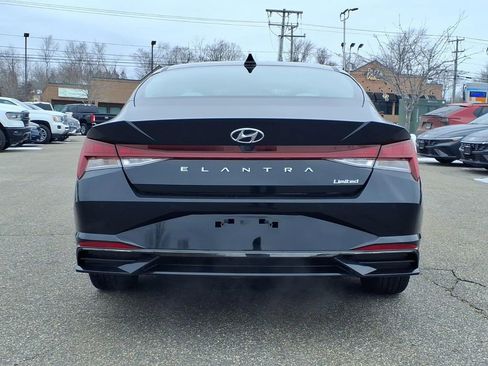 Used 2022 Hyundai Elantra Limited image 4