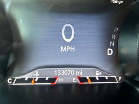 Used 2019 Jeep Cherokee Limited FWD image 10