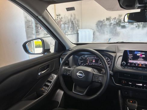 Used 2025 Nissan Rogue SV AWD/4WD image 36