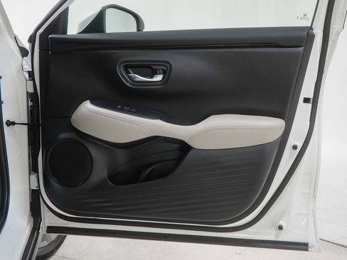 Certified 2026 Honda HR-V LX image 32