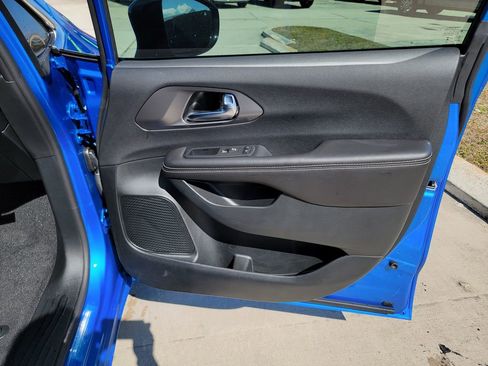 New 2026 Chrysler Pacifica Select FWD image 12