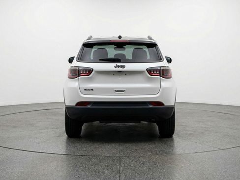 Used 2025 Jeep Compass Trailhawk AWD/4WD image 7
