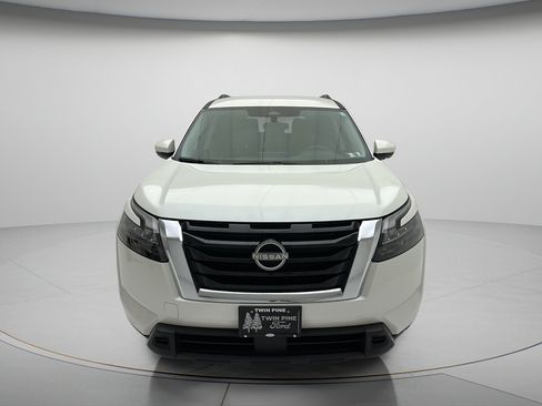 Used 2024 Nissan Pathfinder SV AWD/4WD image 2