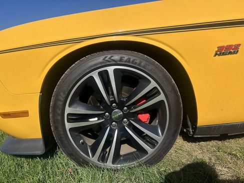 Used 2012 Dodge Challenger SRT8 Yellow Jacket w/ Premium Sound Group image 11