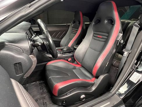 Used 2019 Nissan GT-R Premium w/ Premium Interior Package AWD/4WD image 4