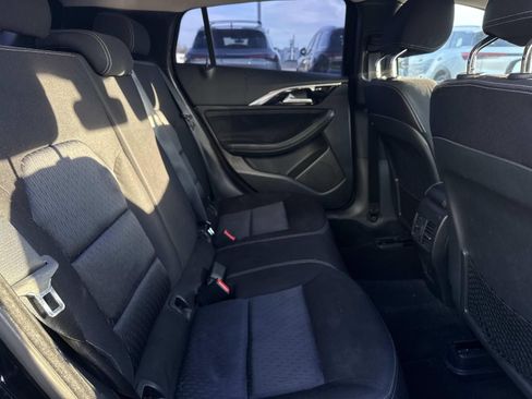 Used 2017 INFINITI QX30 image 10