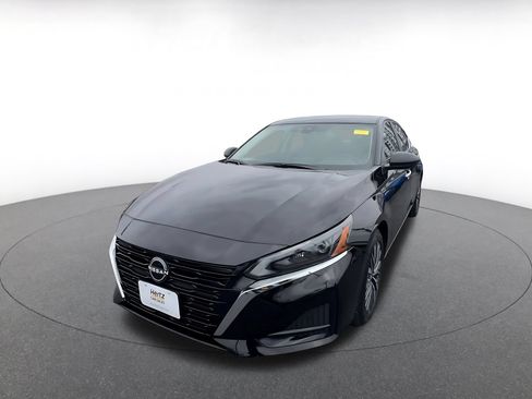 Used 2025 Nissan Altima 2.5 SV FWD image 7