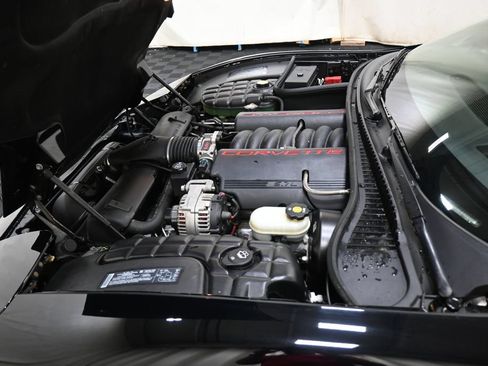 Used 2004 Chevrolet Corvette Convertible w/ Preferred Equipment Group RWD image 11