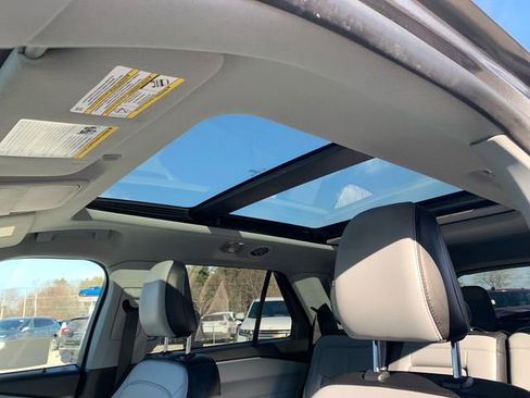 Used 2021 Ford Explorer XLT w/ Equipment Group 202A image 31