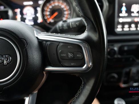 Used 2022 Jeep Wrangler Unlimited Sahara AWD/4WD image 12