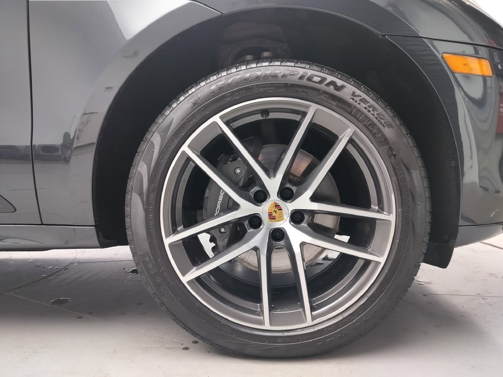 Certified 2024 Porsche Macan Turbo AWD/4WD image 29