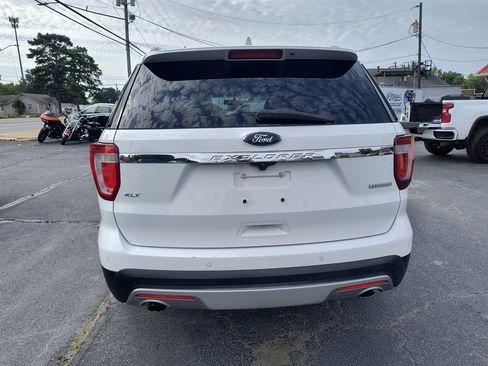 Used 2016 Ford Explorer XLT w/ Equipment Group 202A FWD image 4