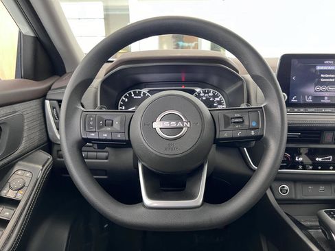 Used 2023 Nissan Rogue SV image 5