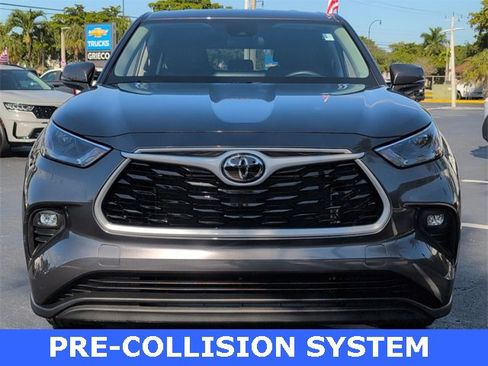 Used 2024 Toyota Highlander LE image 2